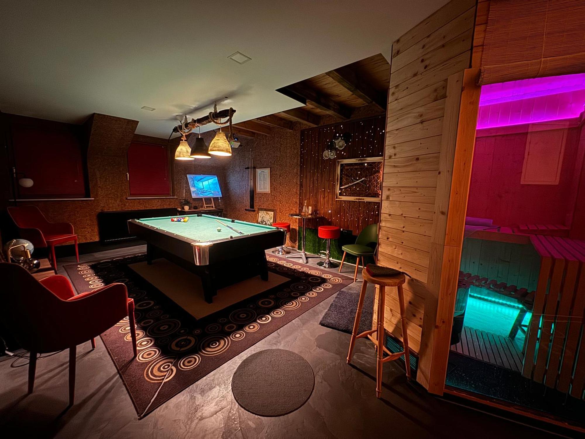 Bookeinfach Bad Ems - Private - Sauna Jacuzzi Whirlpool Swimmingpool Alahna Sup Beachvolleyball Billiards Ping Pong Cinema Theater Music Disco Ball Bbq Und Parkplaetze المظهر الخارجي الصورة
