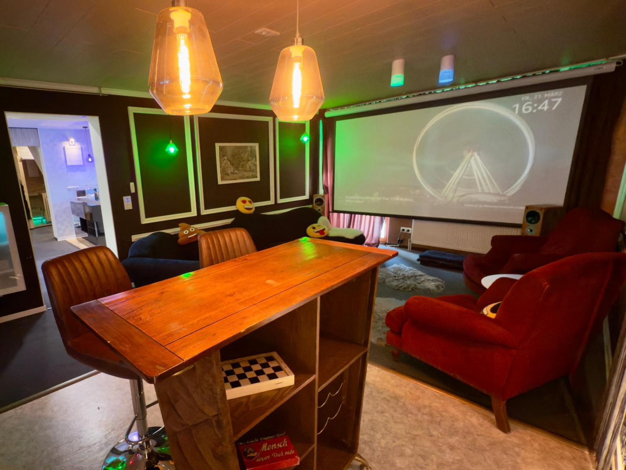 Bookeinfach Bad Ems - Private - Sauna Jacuzzi Whirlpool Swimmingpool Alahna Sup Beachvolleyball Billiards Ping Pong Cinema Theater Music Disco Ball Bbq Und Parkplaetze الغرفة الصورة