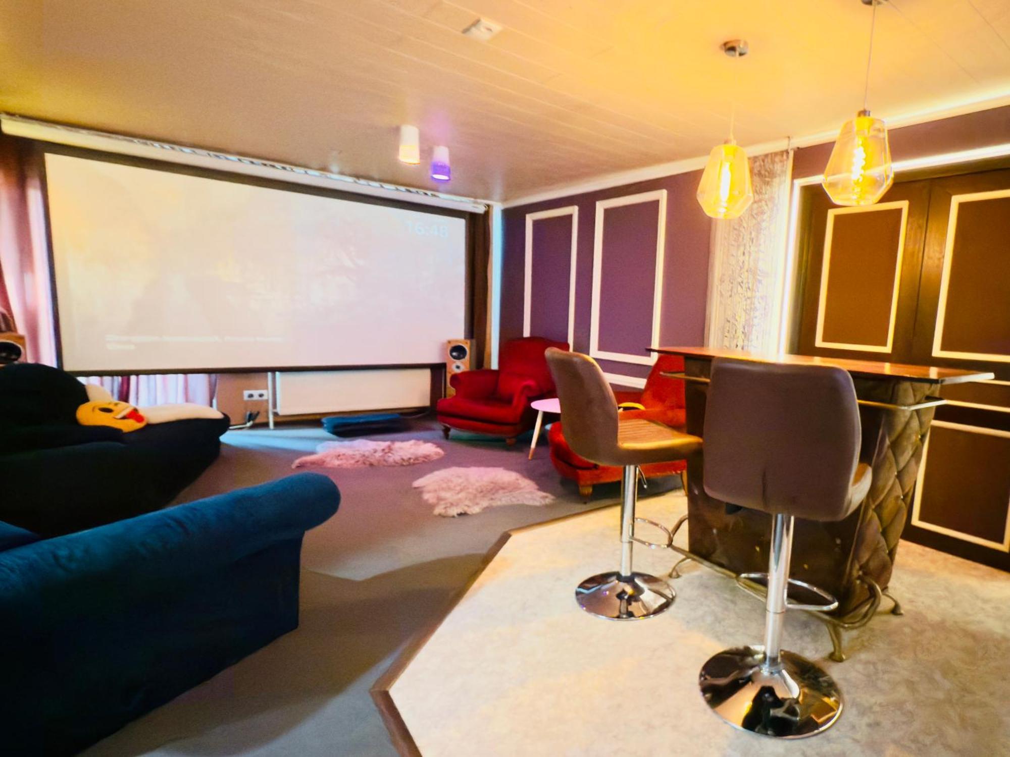 Bookeinfach Bad Ems - Private - Sauna Jacuzzi Whirlpool Swimmingpool Alahna Sup Beachvolleyball Billiards Ping Pong Cinema Theater Music Disco Ball Bbq Und Parkplaetze الغرفة الصورة
