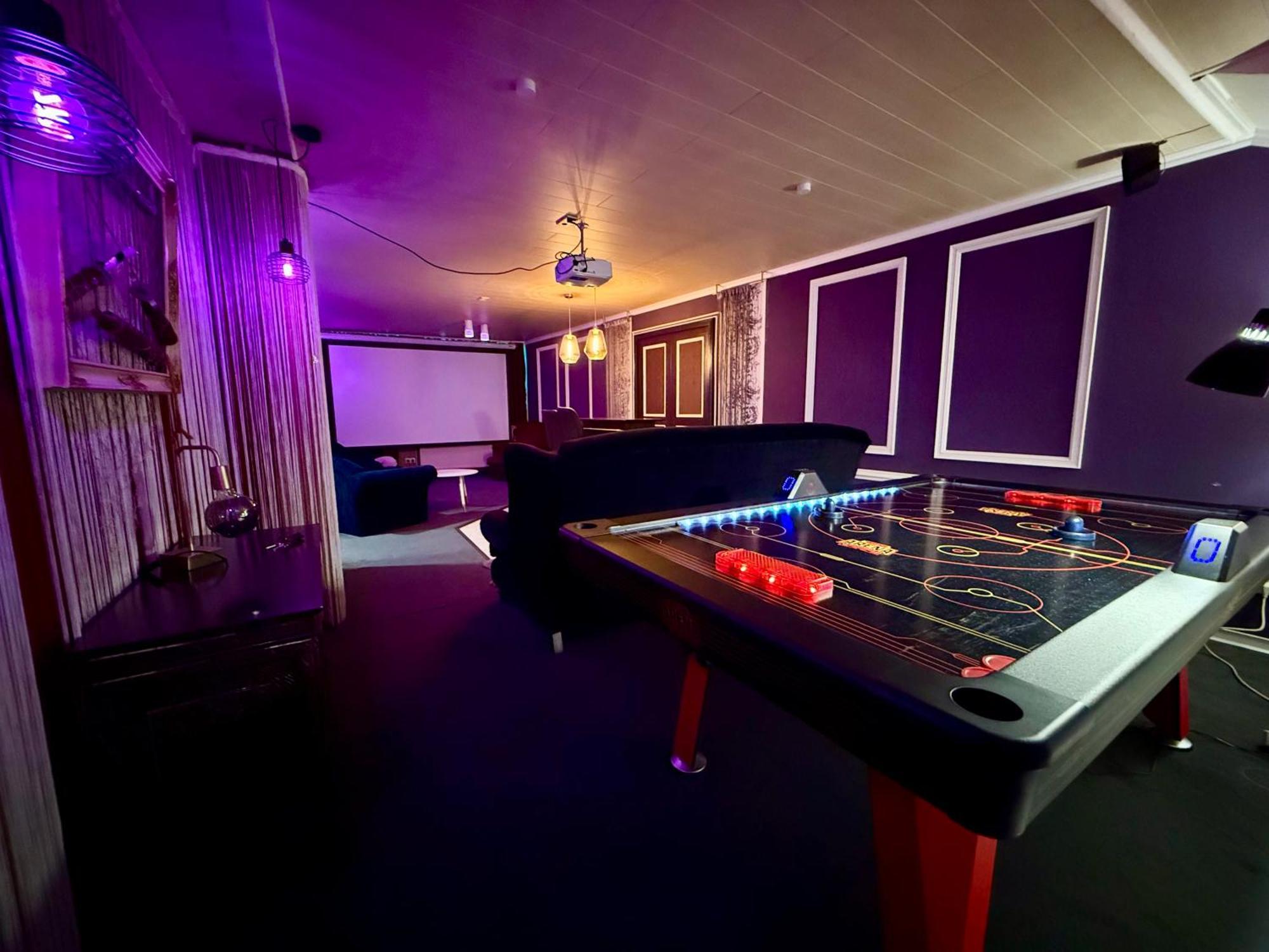 Bookeinfach Bad Ems - Private - Sauna Jacuzzi Whirlpool Swimmingpool Alahna Sup Beachvolleyball Billiards Ping Pong Cinema Theater Music Disco Ball Bbq Und Parkplaetze المظهر الخارجي الصورة
